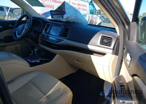 2016 Toyota Highlander Xle V6 z USA, uszkodzony, nr VIN 5TDKKRFH1GS173036